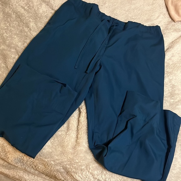 Cherokee Workwear Scrub set: Size Large in dark blue color - Picture 5 of 6